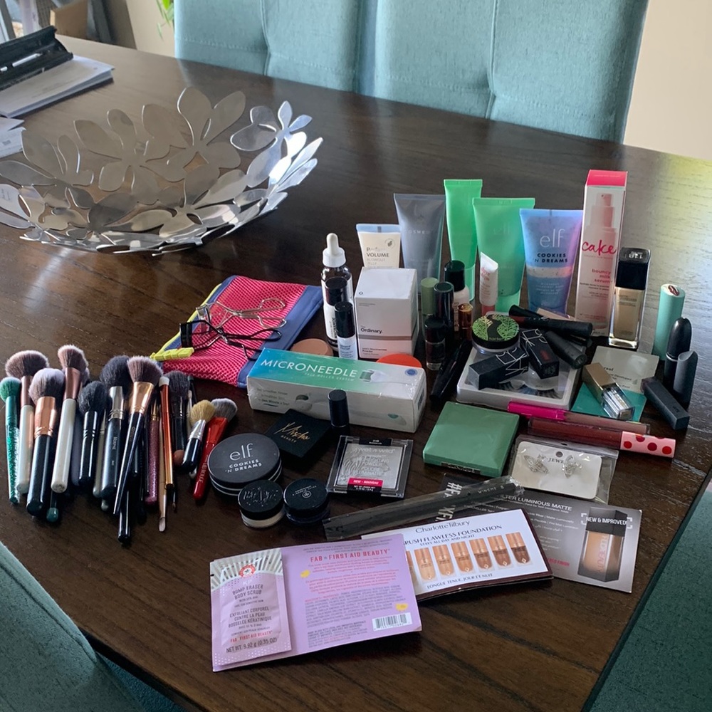 Beauty Lot * Lululemon Nars Mac Charlotte Tilbury Marc Jacobs & Much More *